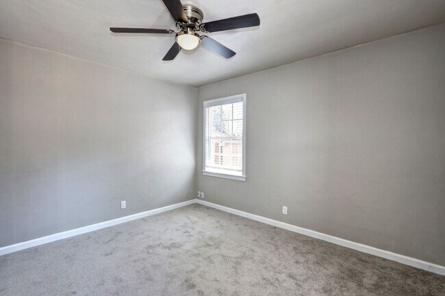 Building Photo - 5400-5402 Folsom Blvd