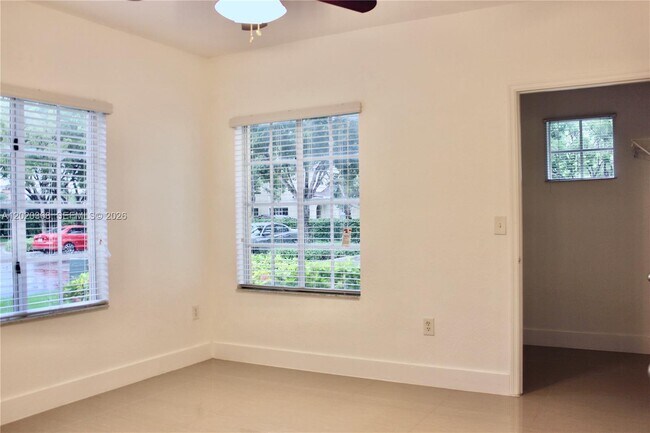Building Photo - 2548 Centergate Dr