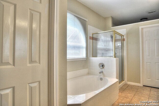 Building Photo - 4 Bedroom/2 Bath Auburn Oaks Subdivision