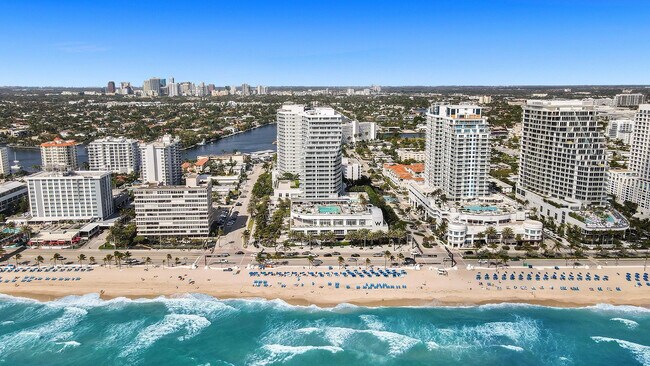 Building Photo - 3101 Bayshore Dr