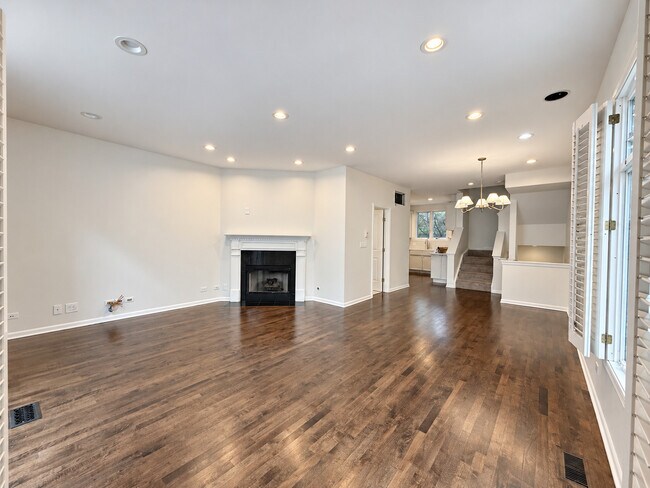 Building Photo - 1351 W Altgeld St