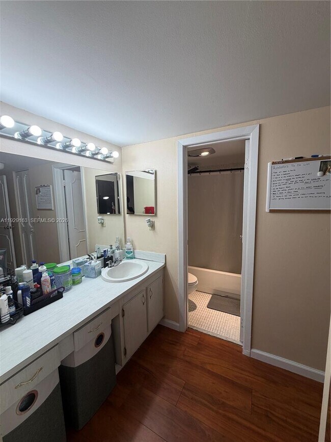 Building Photo - 3401 N Country Club Dr