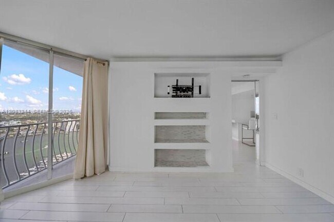 Building Photo - 7601 E Treasure Dr