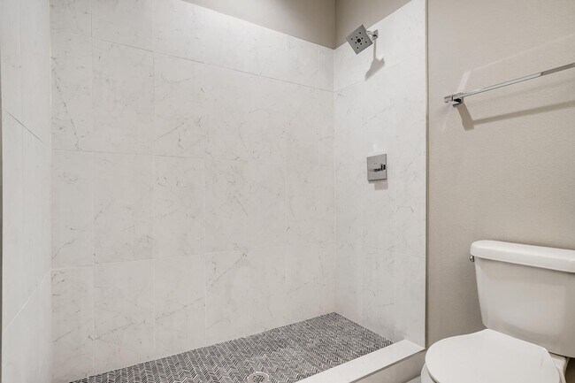 Building Photo - Beautiful Townhome for Rent