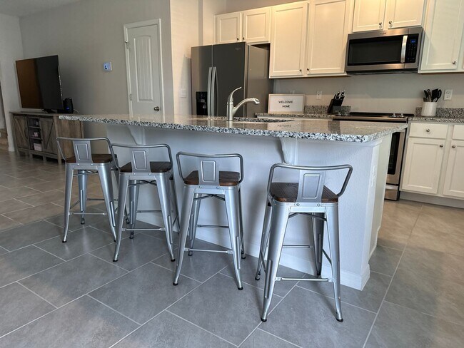 Building Photo - Resort Style Living! Stunning 3/2.5 Townhome in Waterleigh! Available April!