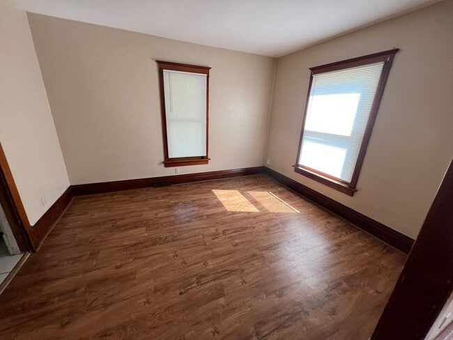 Building Photo - Large 4 bedroom house east of campus for A...