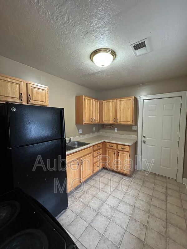Building Photo - 5405 Harrison St