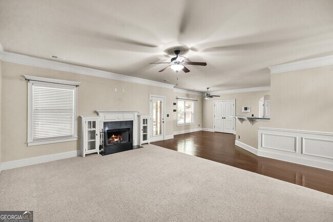 Building Photo - 882 Nestling Dr