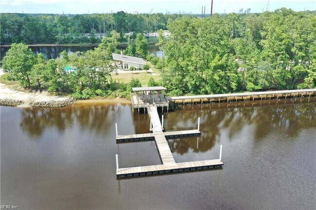 Building Photo - 1712 Defiance Dr