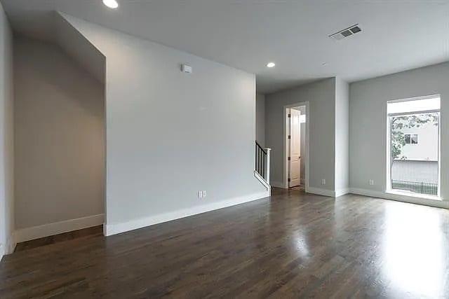 Building Photo - 1292 N Prairie Ave