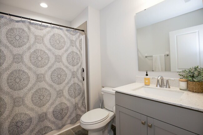 Building Photo - "Spacious 4-Bedroom Gem with 3 Full Baths - 2344 Sq Ft of Comfort on Stackhouse Drive!"