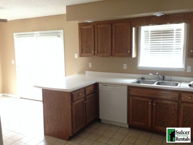 Building Photo - Spacious 3 Bedroom Next to NEA Baptist Hos...