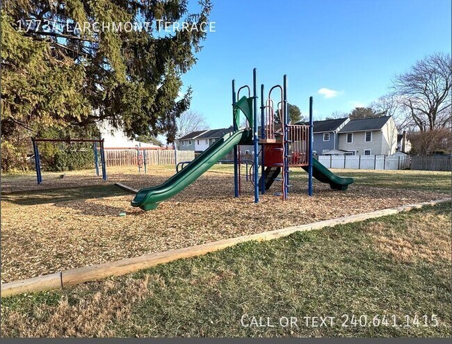 Building Photo - 17734 Larchmont Terrace