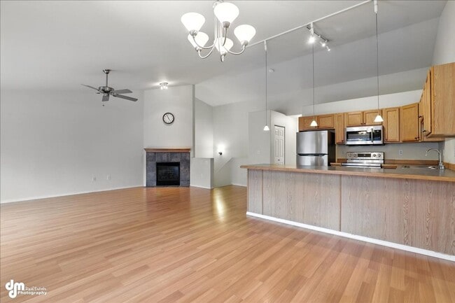 Building Photo - Charming 2BD/2BA Condo!