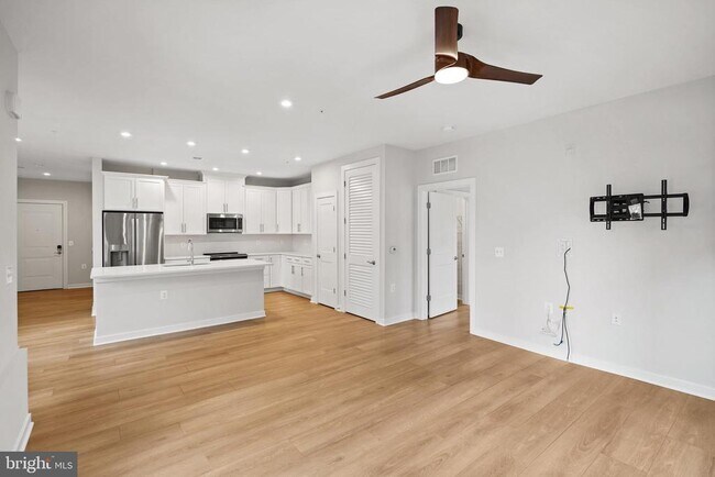 Building Photo - 1675 Bandit Loop