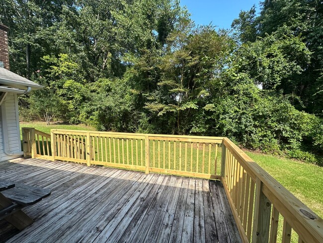 Building Photo - 927 Pinecliff Dr
