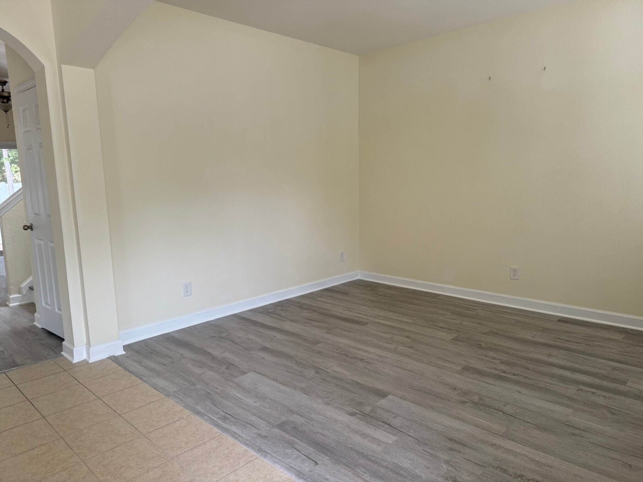 Building Photo - 834 Indianola Ct