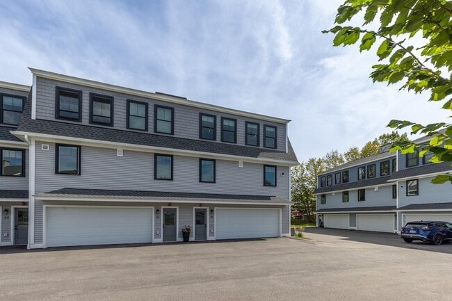 Building Photo - 28 Little Bay Dr