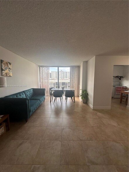 Primary Photo - 17021 N Bay Rd