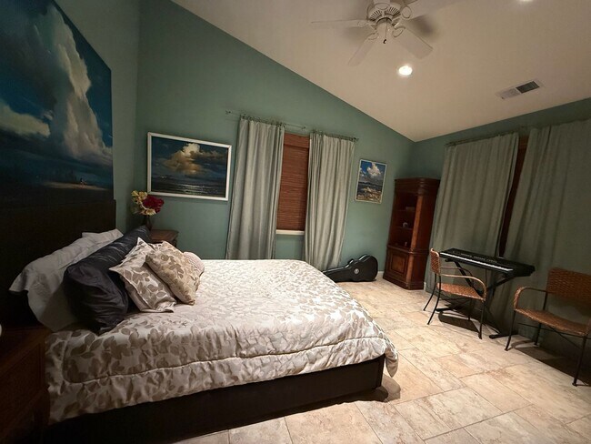 Building Photo - Luxury Home with 180 Degrees Lake Views