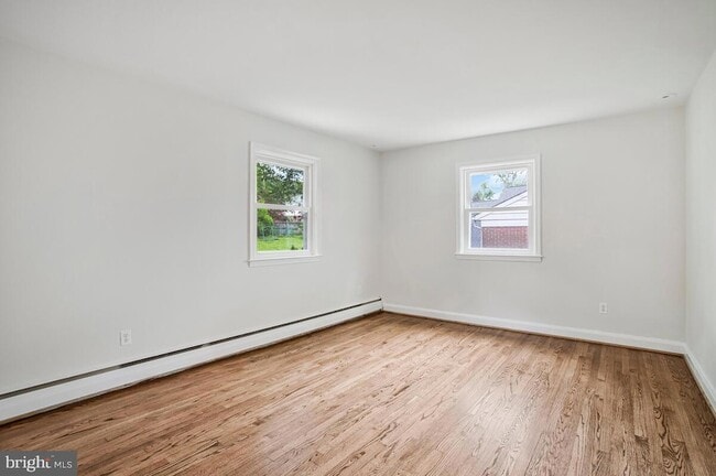 Building Photo - 8205 Robin Hood Ct