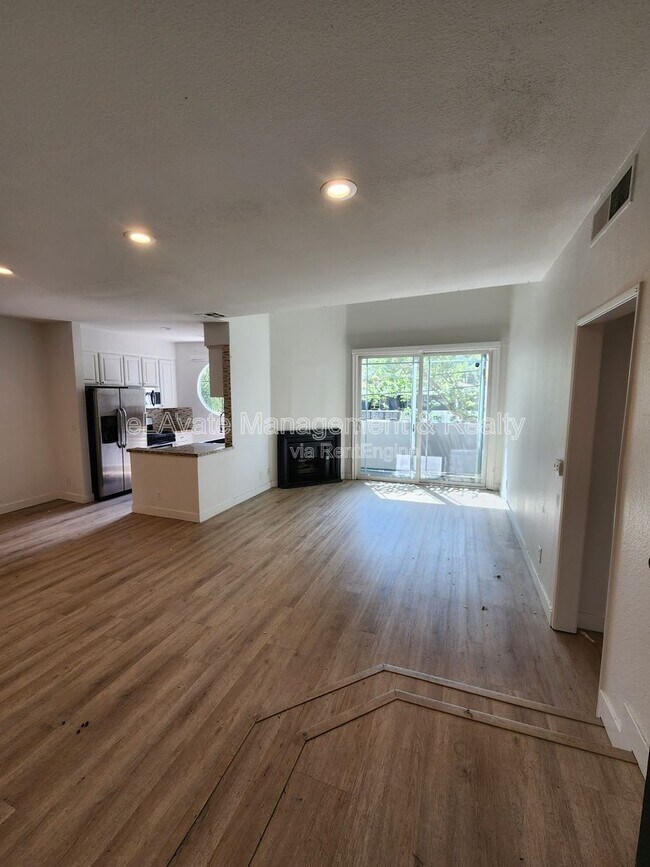 Building Photo - 14625 Dickens St