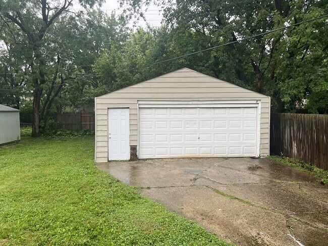 Building Photo - 8059 Prospect Ave