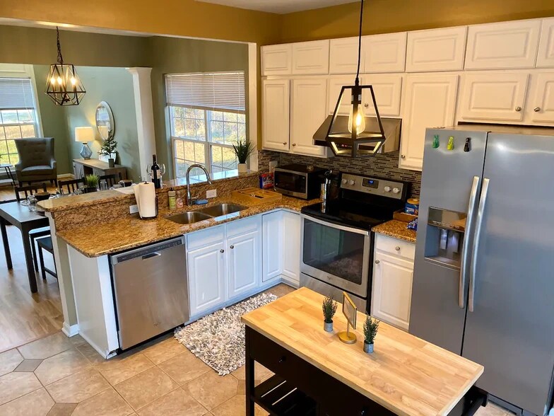Kitchen - 10820 Rumson Ct