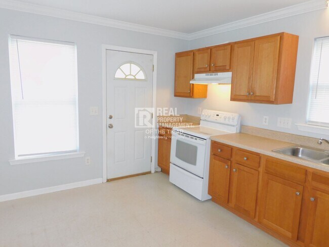 Building Photo - 3 Bed / 2 Bath Home Near UNCG