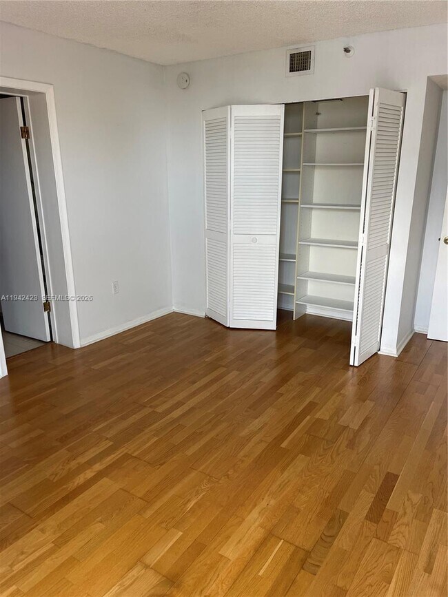 Building Photo - 720 Coral Wy