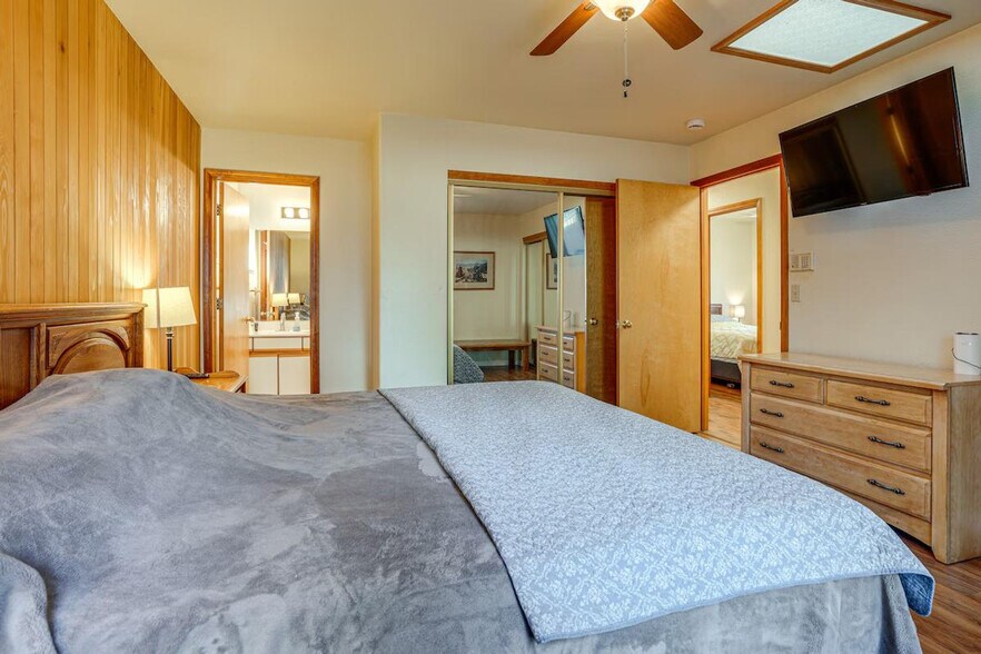 Building Photo - 2634 Pinter Ave