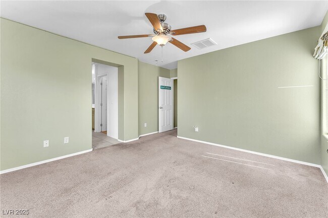 Building Photo - 2526 Begonia Valley Ave