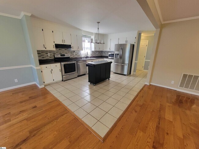 Building Photo - 503 Hillandale Rd