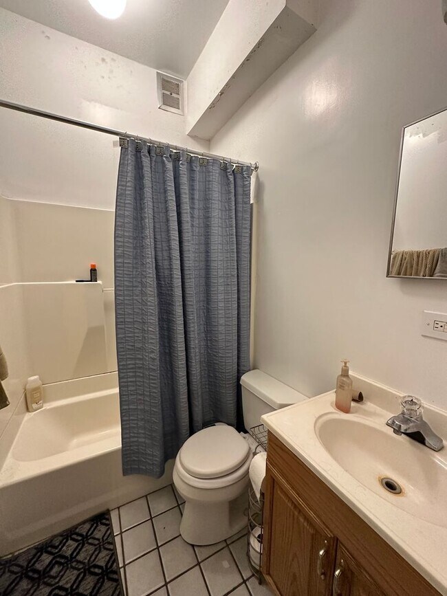 Building Photo - 269 Emming St