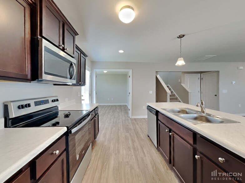 Building Photo - 4910 Red Poll Dr