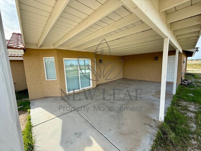 Building Photo - 4 Bedroom home on Private lot in PHELAN CA