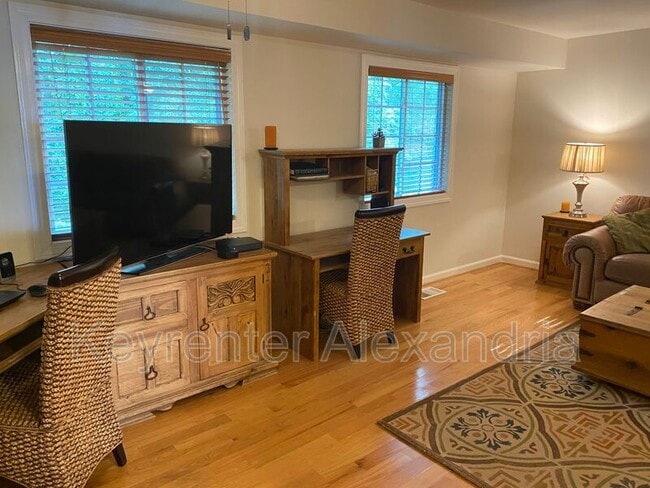 Building Photo - 5923 Kara Pl