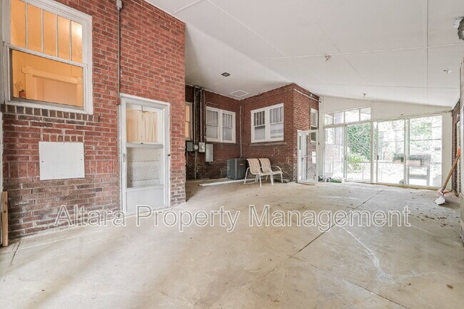 Building Photo - 751 Vine St