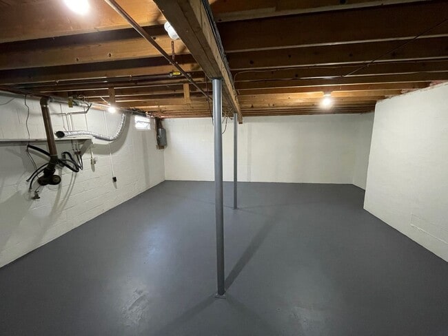 Building Photo - 20 A St