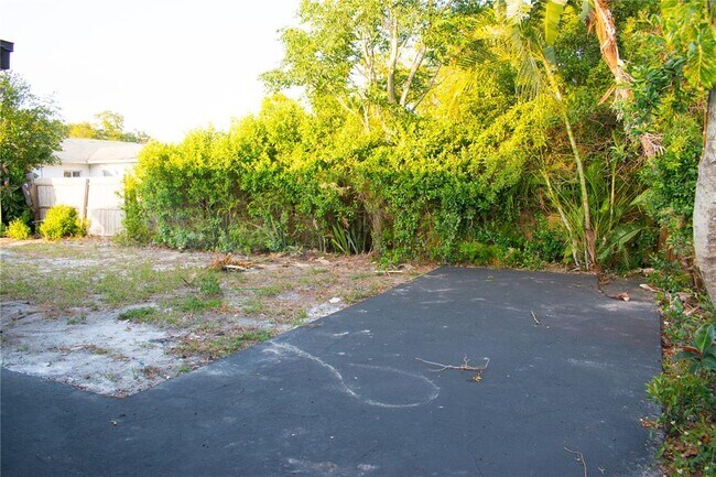 Building Photo - 5014 Dr. M.L.K. Jr St S