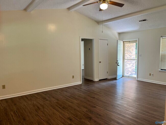 Building Photo - 9718 Wallwood Dr SE