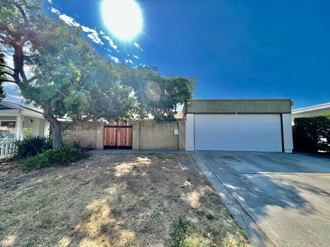 Building Photo - Newly remodeled 4B/2BA house w/ large back...