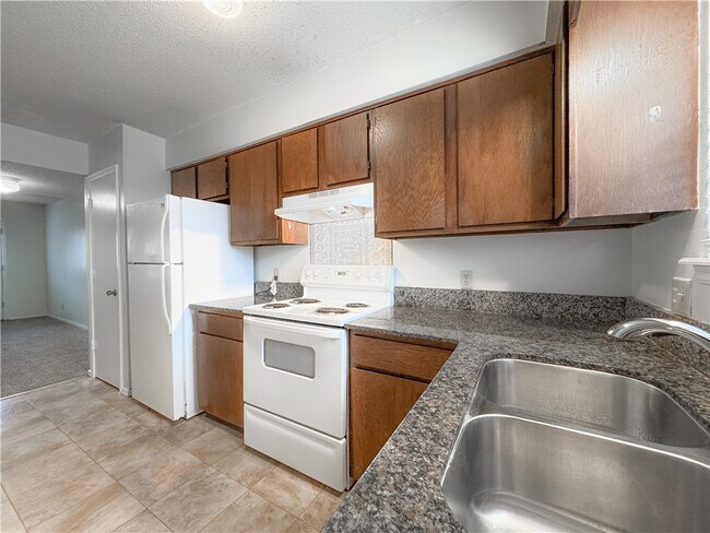 Building Photo - 4108 N Sunflower Cir