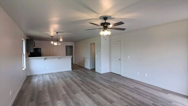 Building Photo - 2 Bed 2 Bath 1 Car Garage in the Eastpointe Village Moore, OK
