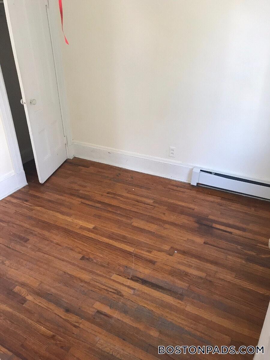 Building Photo - 20 Howell St