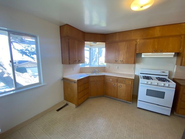 Building Photo - 1051 Shell Ave