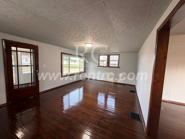 Building Photo - 121 Warrington-