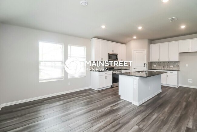 Building Photo - 4 Bedroom Pet-Friendly Home in Fort Worth, TX with Main Street Renewal