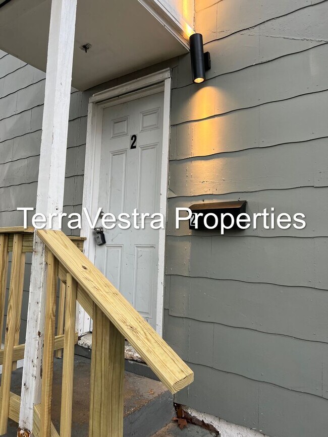 Building Photo - 601 E Mulberry St