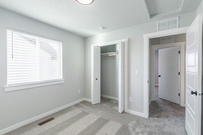 Building Photo - BRAND NEW 4 Bed 2.5 Bath Home